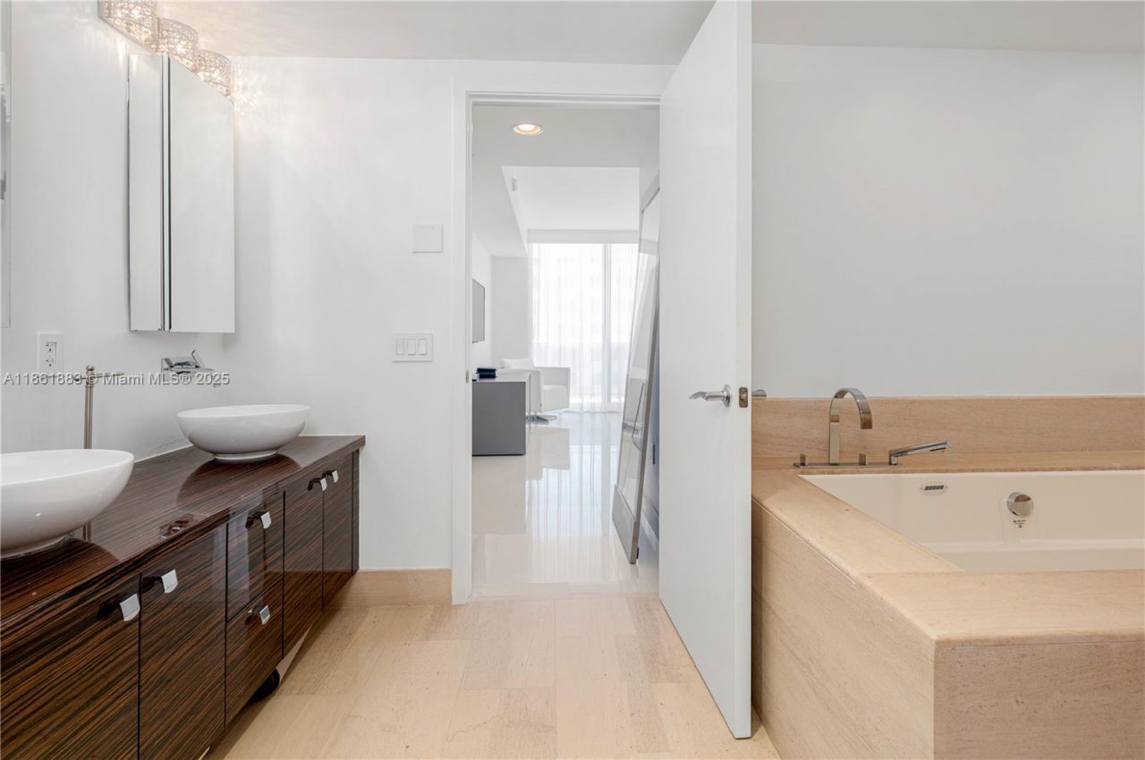 5875 Collins Ave, Unit 1202, Miami Beach, FL 33140 Photo