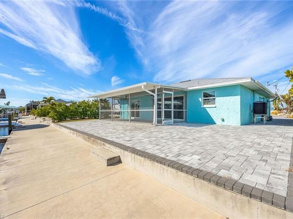 2892 Sanibel BLVD, ST. JAMES CITY, FL 33956