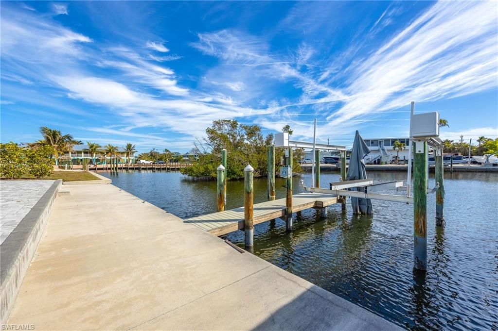 2892 Sanibel Blvd, Saint James City, FL 33956 Photo