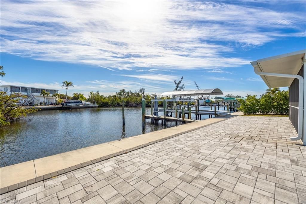 2892 Sanibel Blvd, Saint James City, FL 33956 Photo