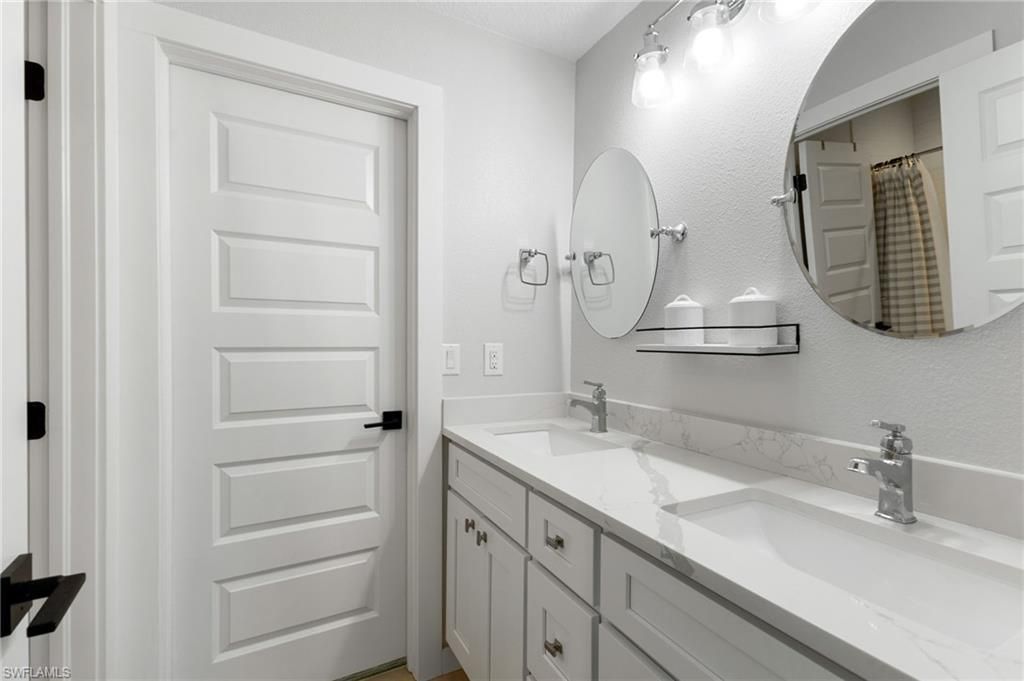 2441 Shop Rd, Sanibel, FL 33957 Photo