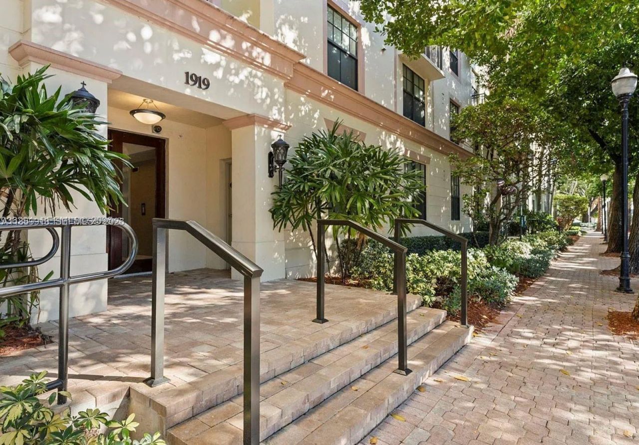 1919 Van Buren St, Unit 818A, Hollywood, FL 33020 Photo