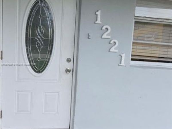 1221 NW 23rd Ter, Fort Lauderdale, FL 33311