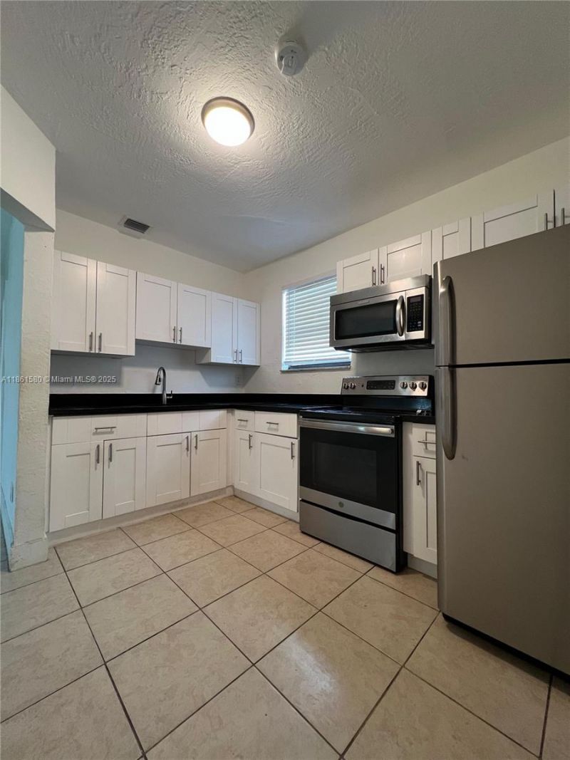 1221 NW 23rd Ter, Fort Lauderdale, FL 33311 Photo