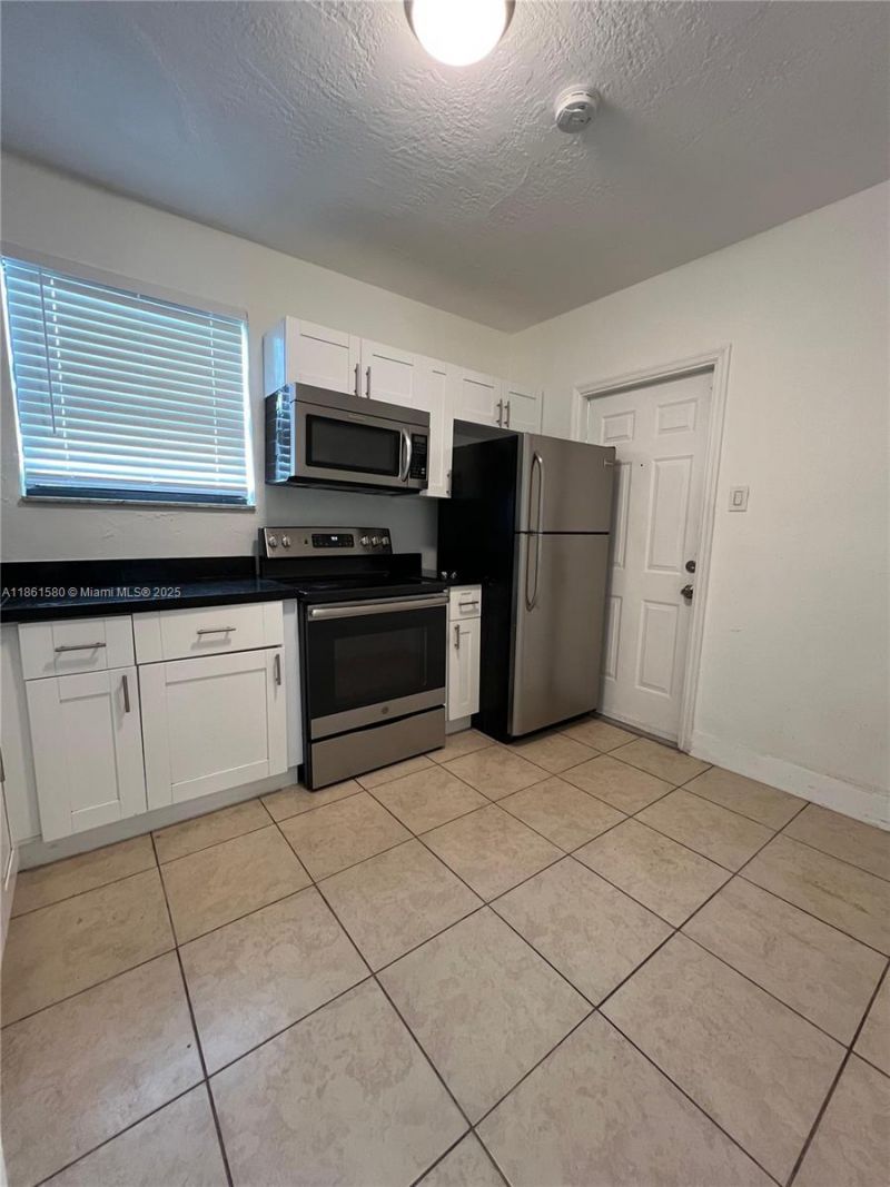1221 NW 23rd Ter, Fort Lauderdale, FL 33311 Photo