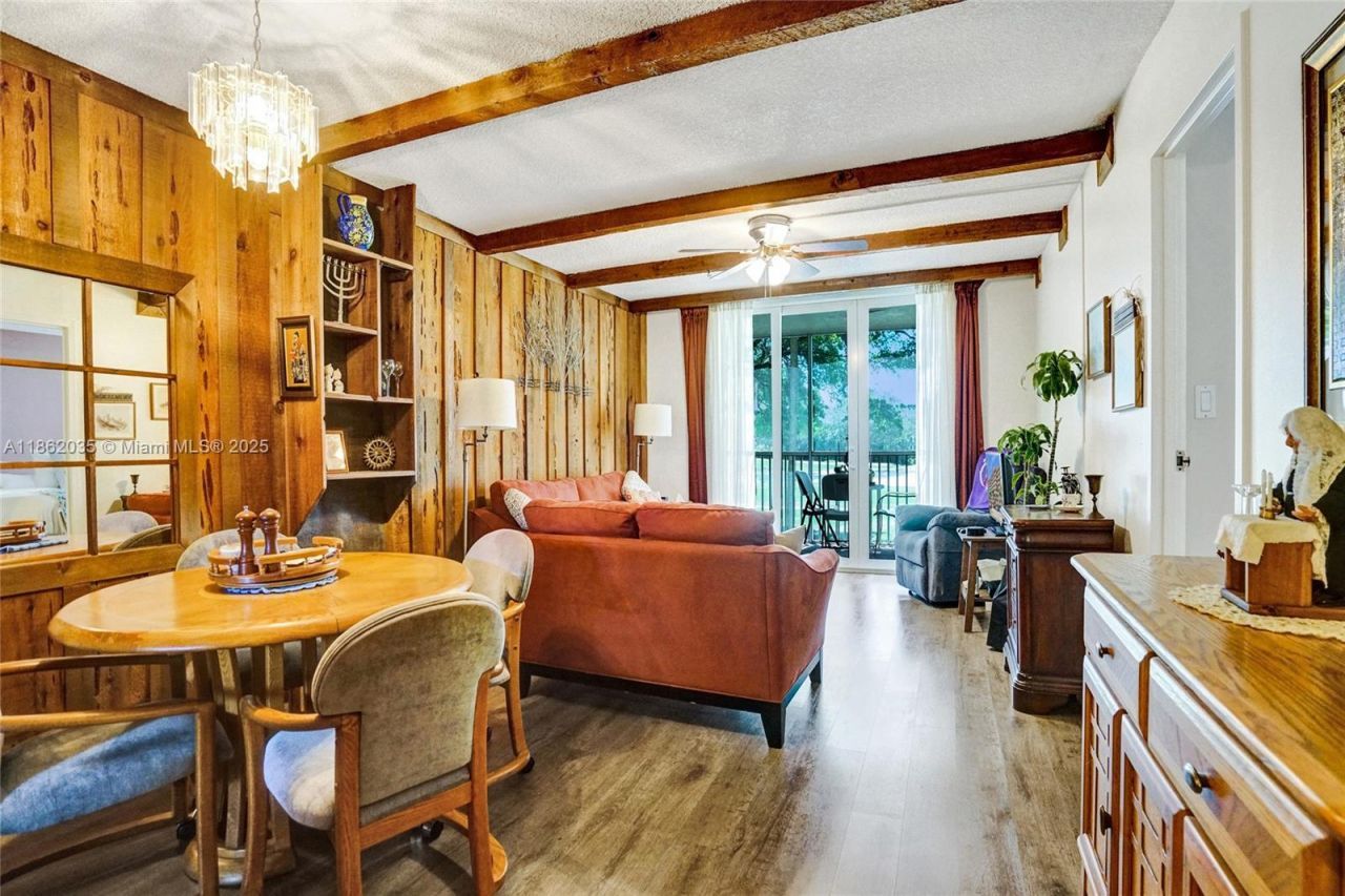 250 Jacaranda Dr, Unit 206, Plantation, FL 33324 Photo