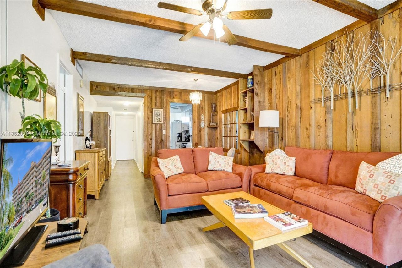 250 Jacaranda Dr, Unit 206, Plantation, FL 33324 Photo