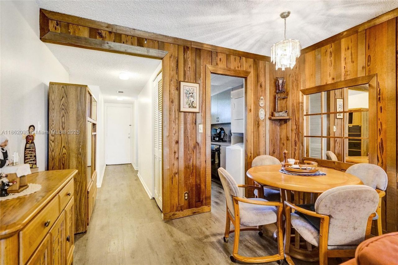 250 Jacaranda Dr, Unit 206, Plantation, FL 33324 Photo