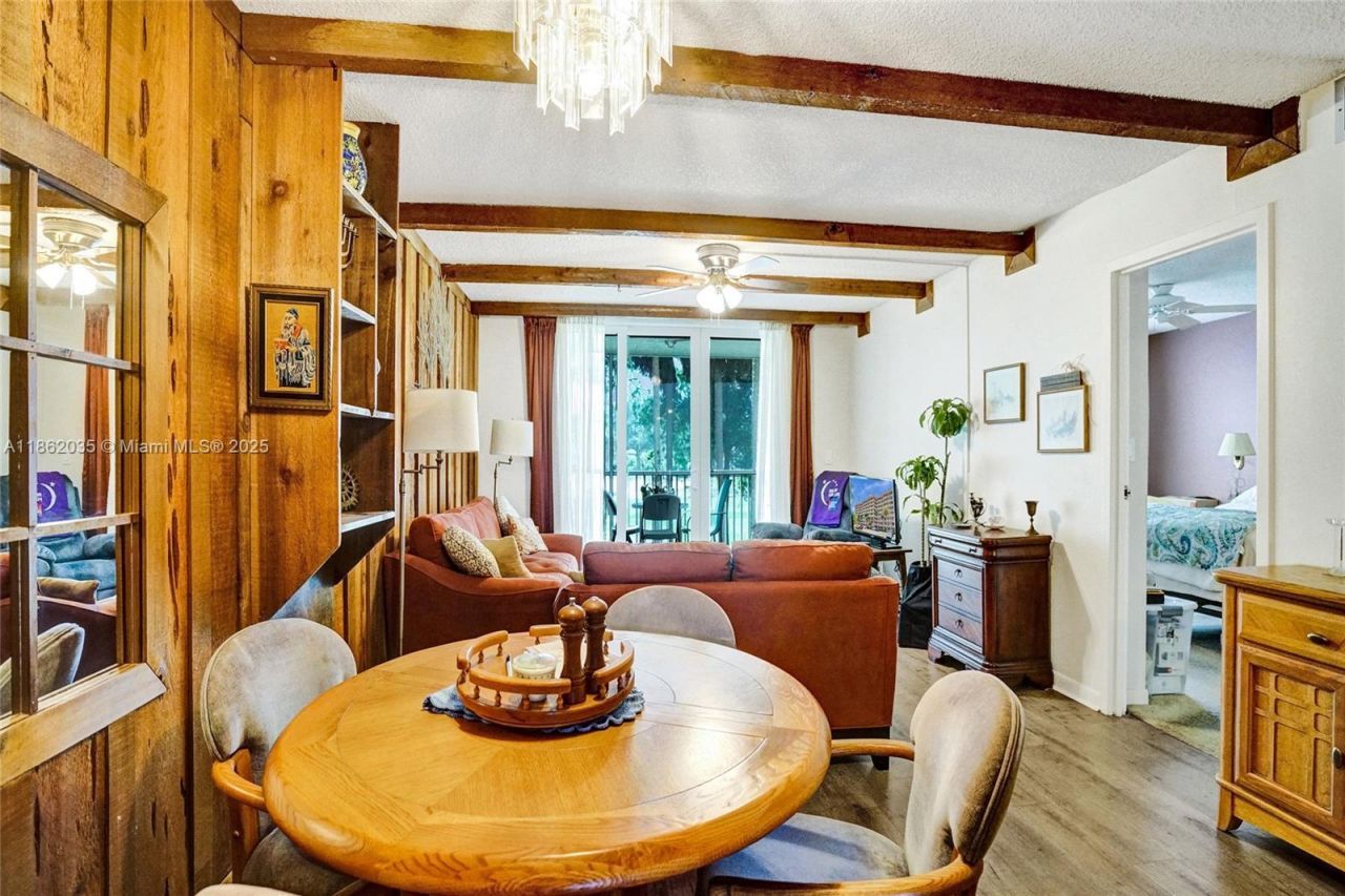 250 Jacaranda Dr, Unit 206, Plantation, FL 33324 Photo