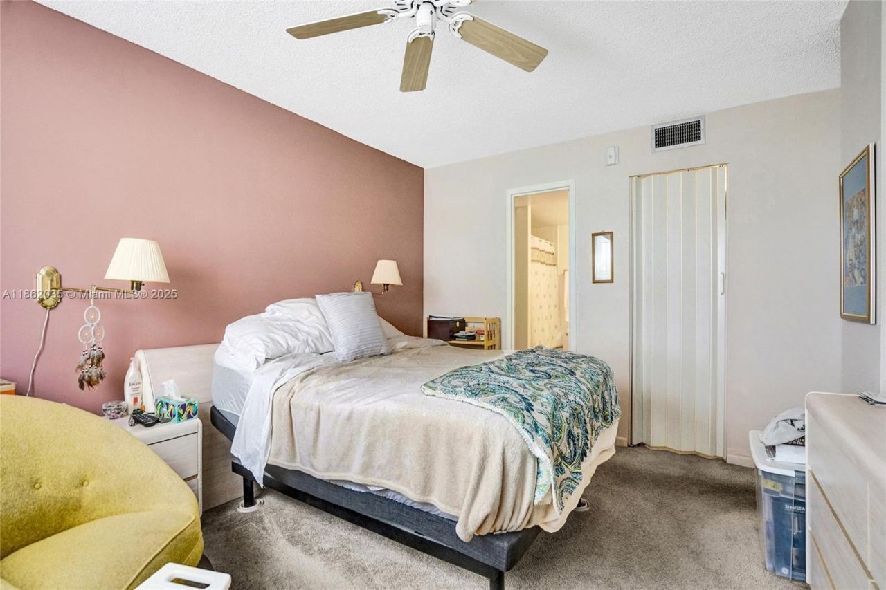 250 Jacaranda Dr, Unit 206, Plantation, FL 33324 Photo