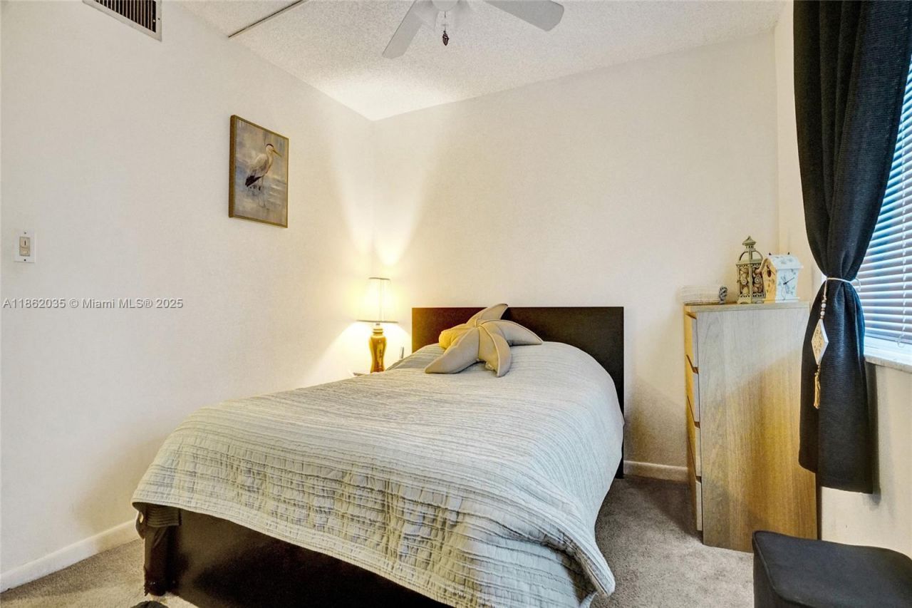 250 Jacaranda Dr, Unit 206, Plantation, FL 33324 Photo