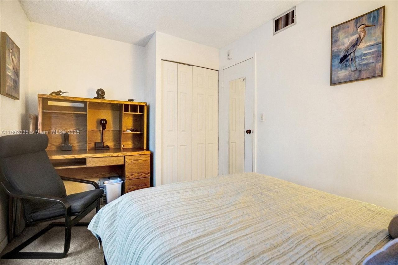 250 Jacaranda Dr, Unit 206, Plantation, FL 33324 Photo