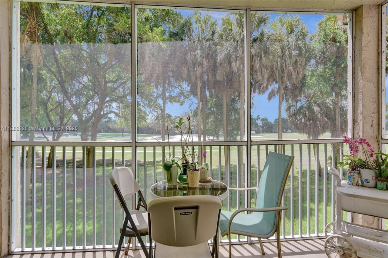 250 Jacaranda Dr, Unit 206, Plantation, FL 33324 Photo