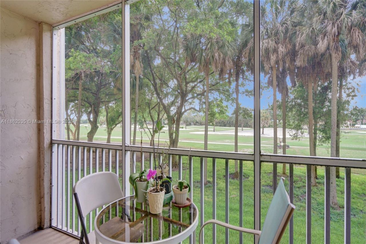 250 Jacaranda Dr, Unit 206, Plantation, FL 33324 Photo