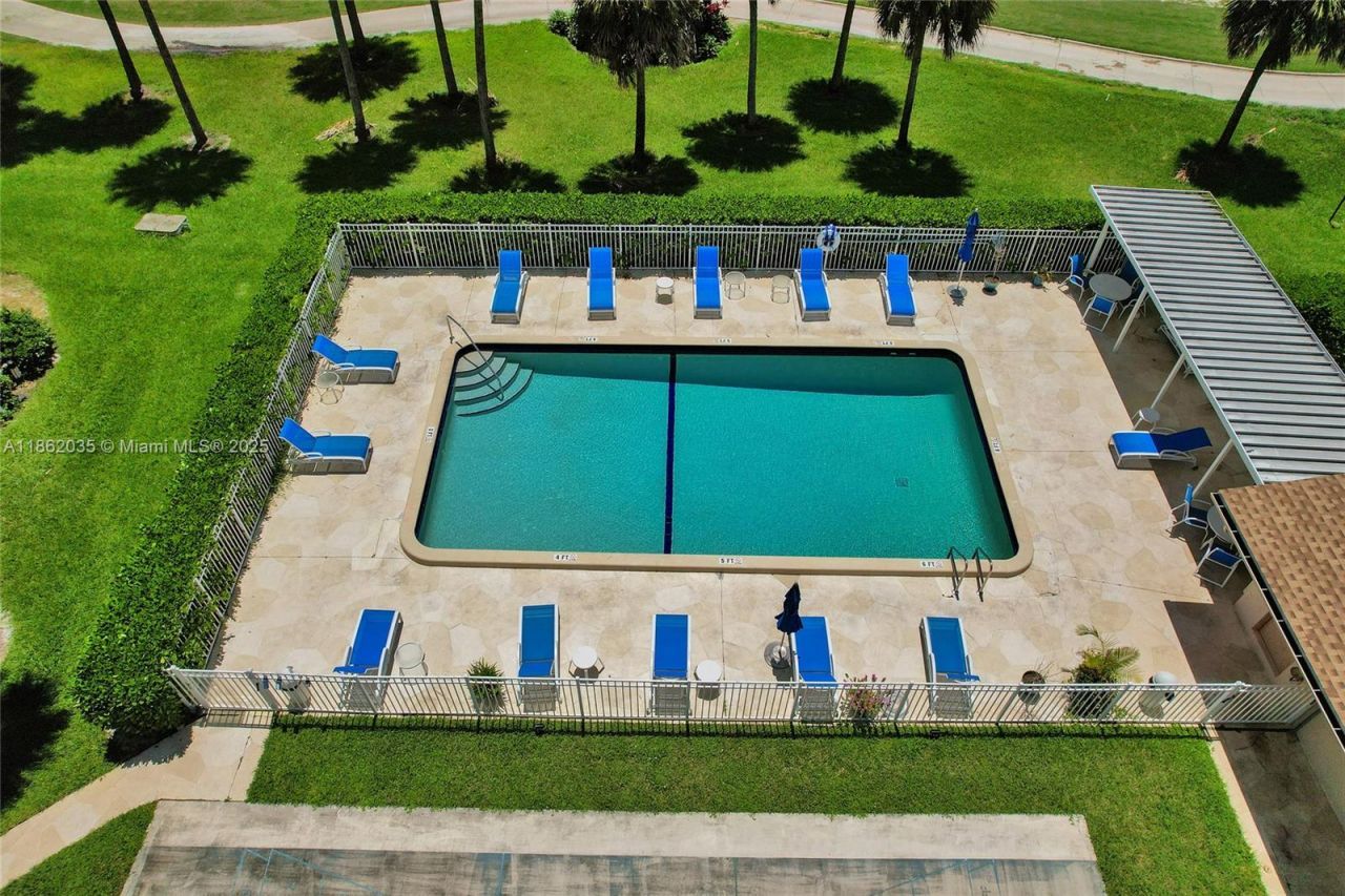 250 Jacaranda Dr, Unit 206, Plantation, FL 33324 Photo