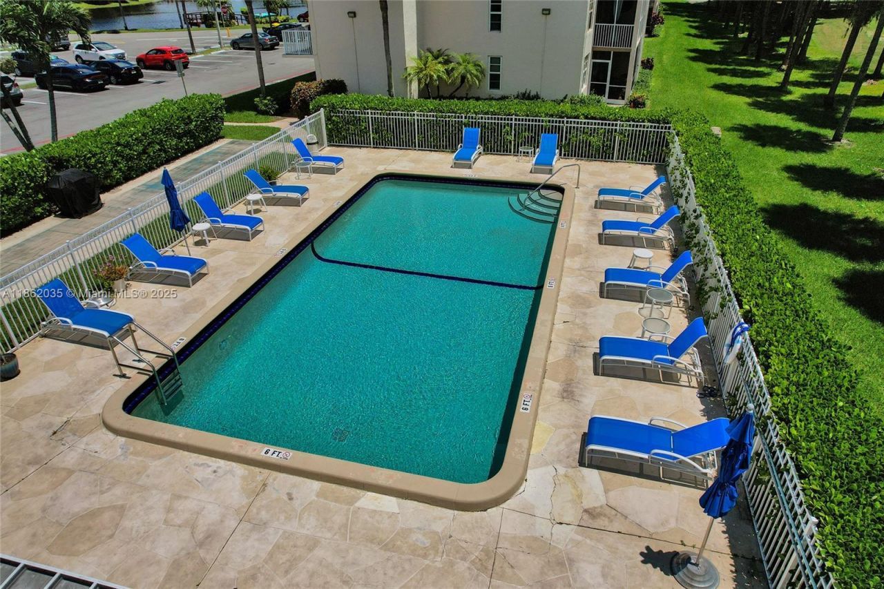 250 Jacaranda Dr, Unit 206, Plantation, FL 33324 Photo