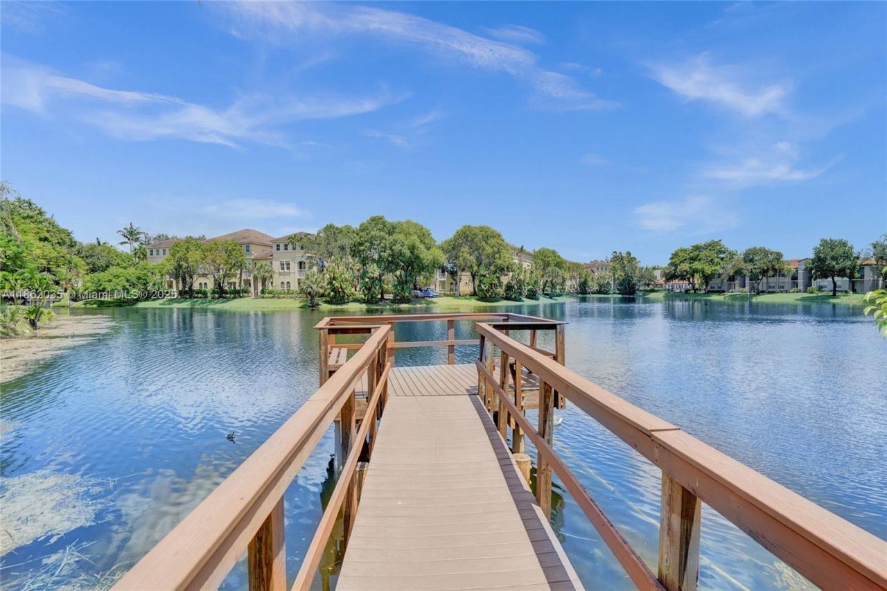 250 Jacaranda Dr, Unit 206, Plantation, FL 33324 Photo