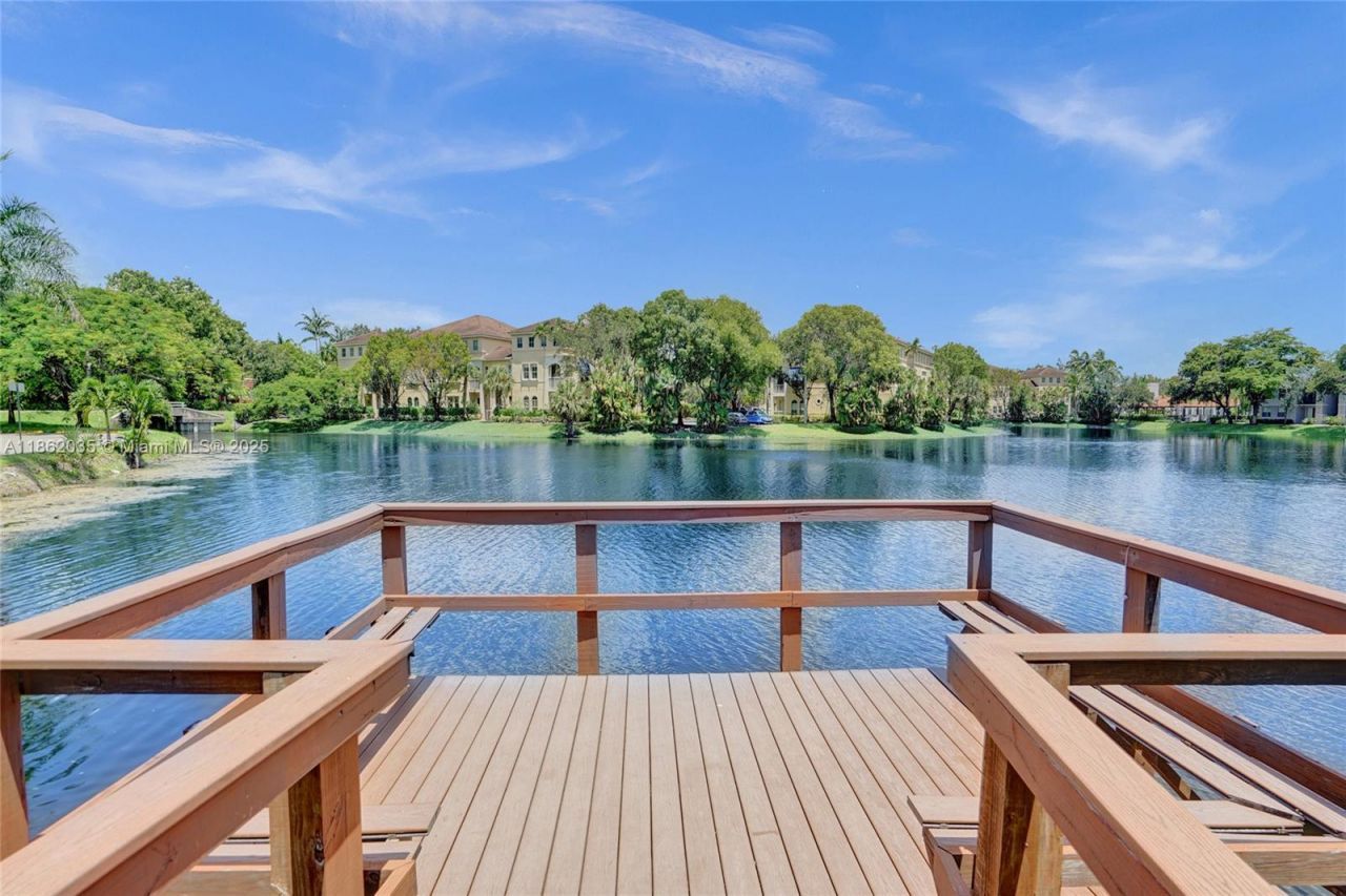 250 Jacaranda Dr, Unit 206, Plantation, FL 33324 Photo