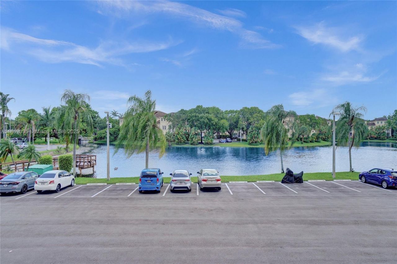 250 Jacaranda Dr, Unit 206, Plantation, FL 33324 Photo