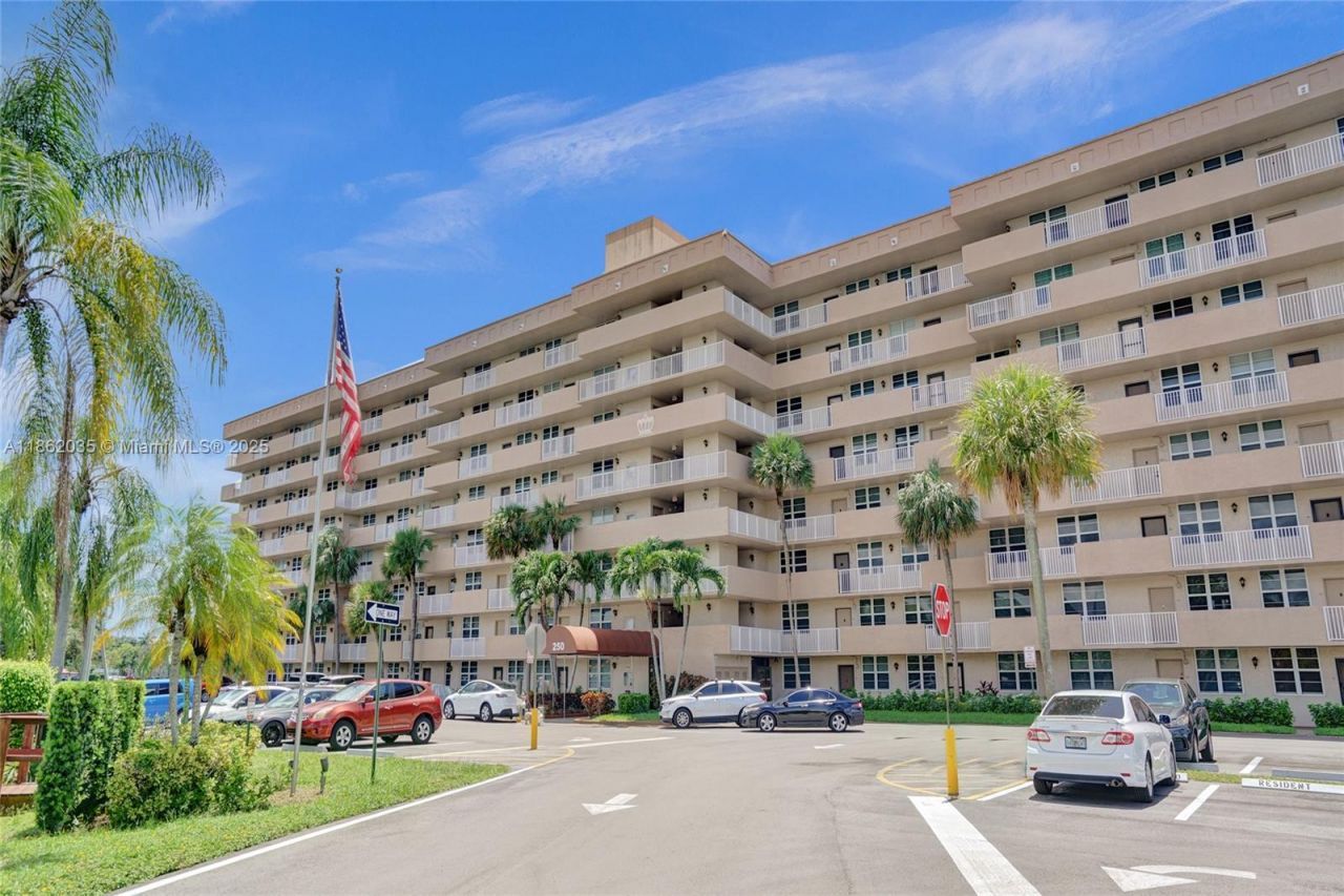 250 Jacaranda Dr, Unit 206, Plantation, FL 33324 Photo