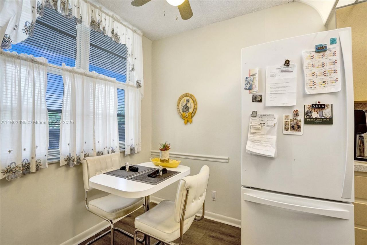 250 Jacaranda Dr, Unit 206, Plantation, FL 33324 Photo