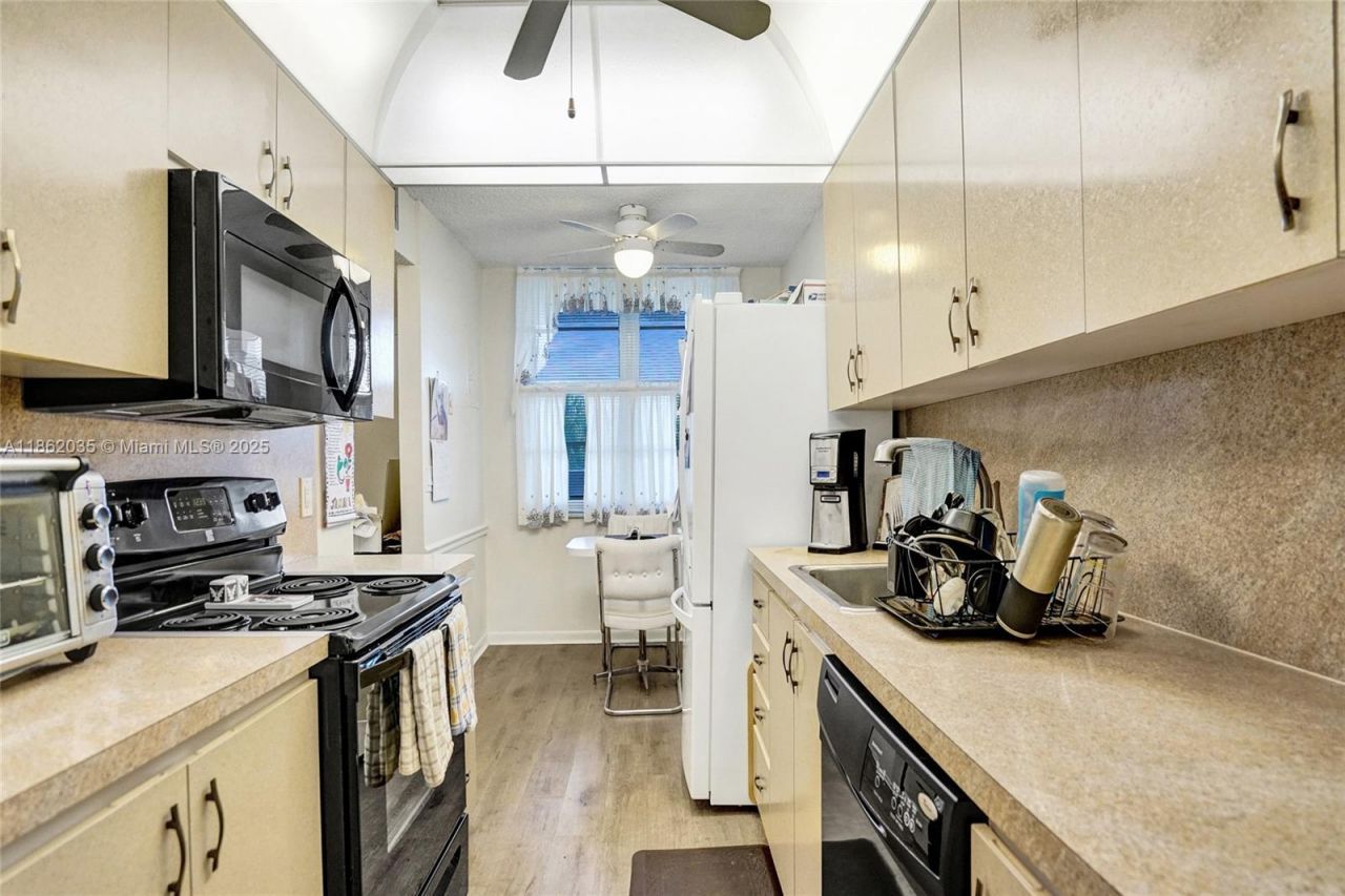 250 Jacaranda Dr, Unit 206, Plantation, FL 33324 Photo