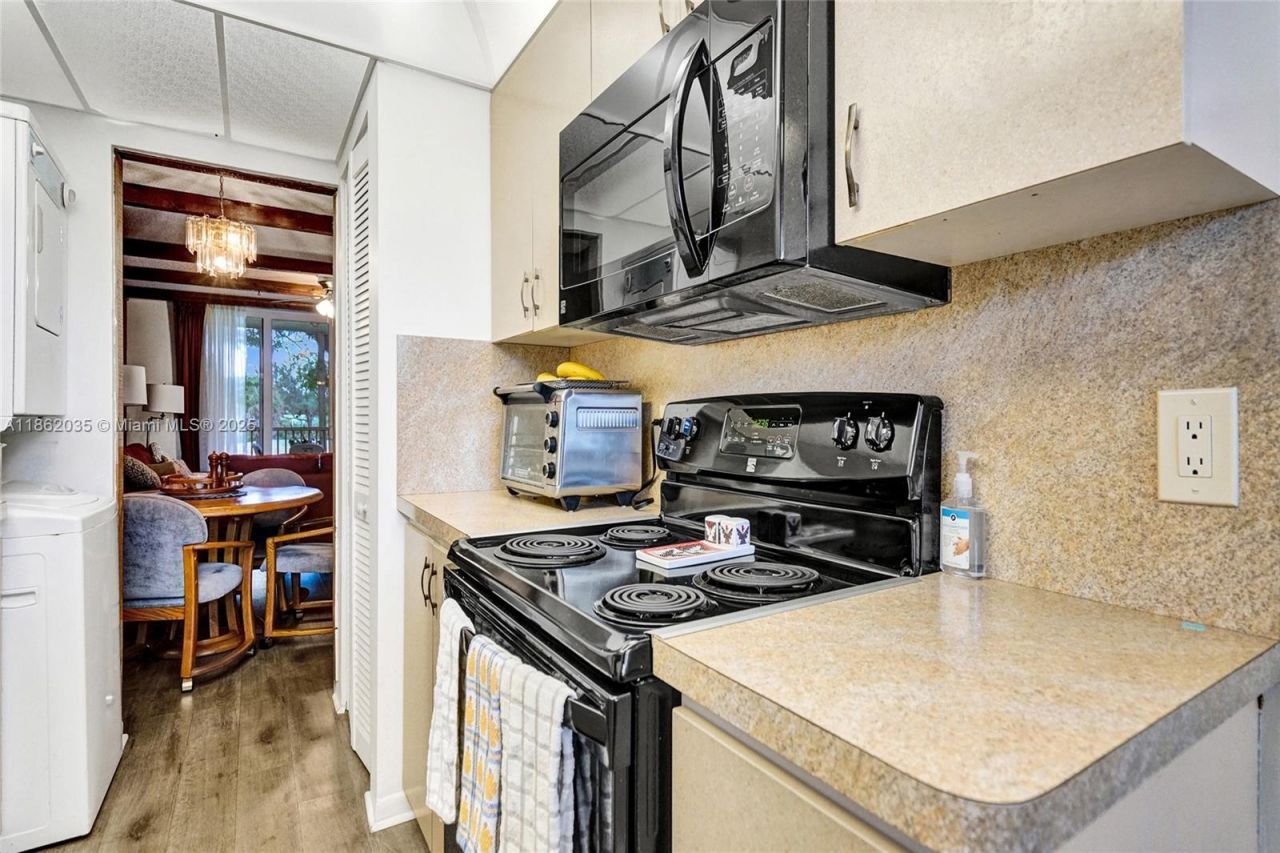 250 Jacaranda Dr, Unit 206, Plantation, FL 33324 Photo