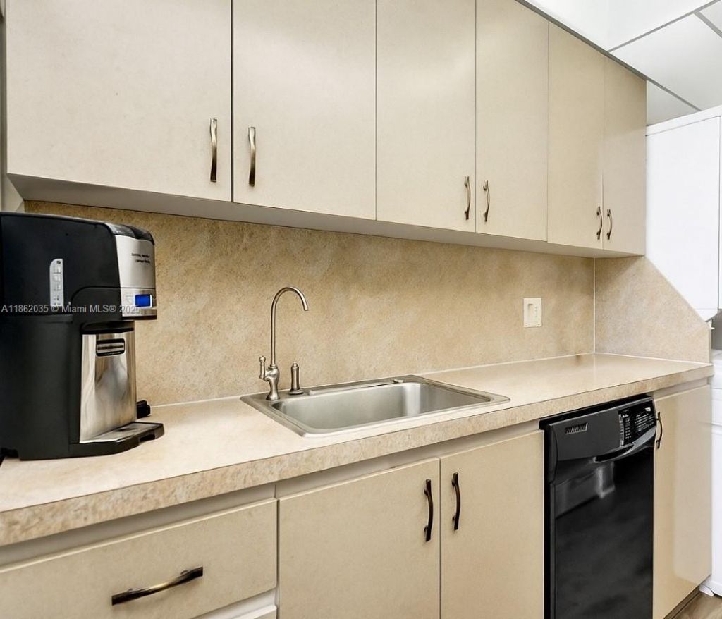 250 Jacaranda Dr, Unit 206, Plantation, FL 33324 Photo