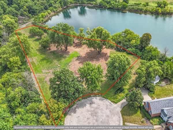 50 Moss Lake Drive, Farmer City, IL 61842