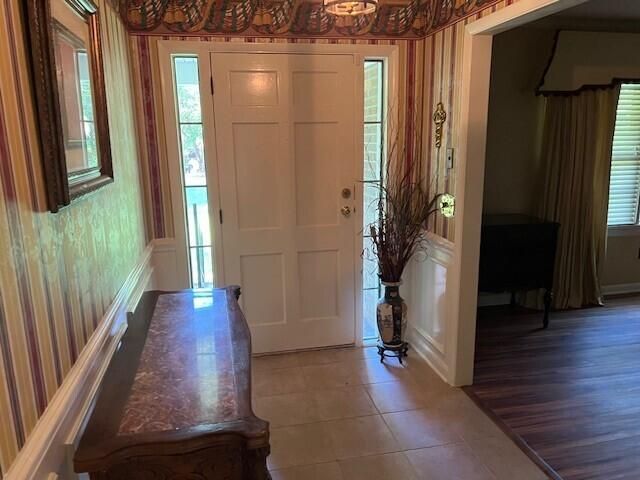 2260 Middleton Street Photo 8