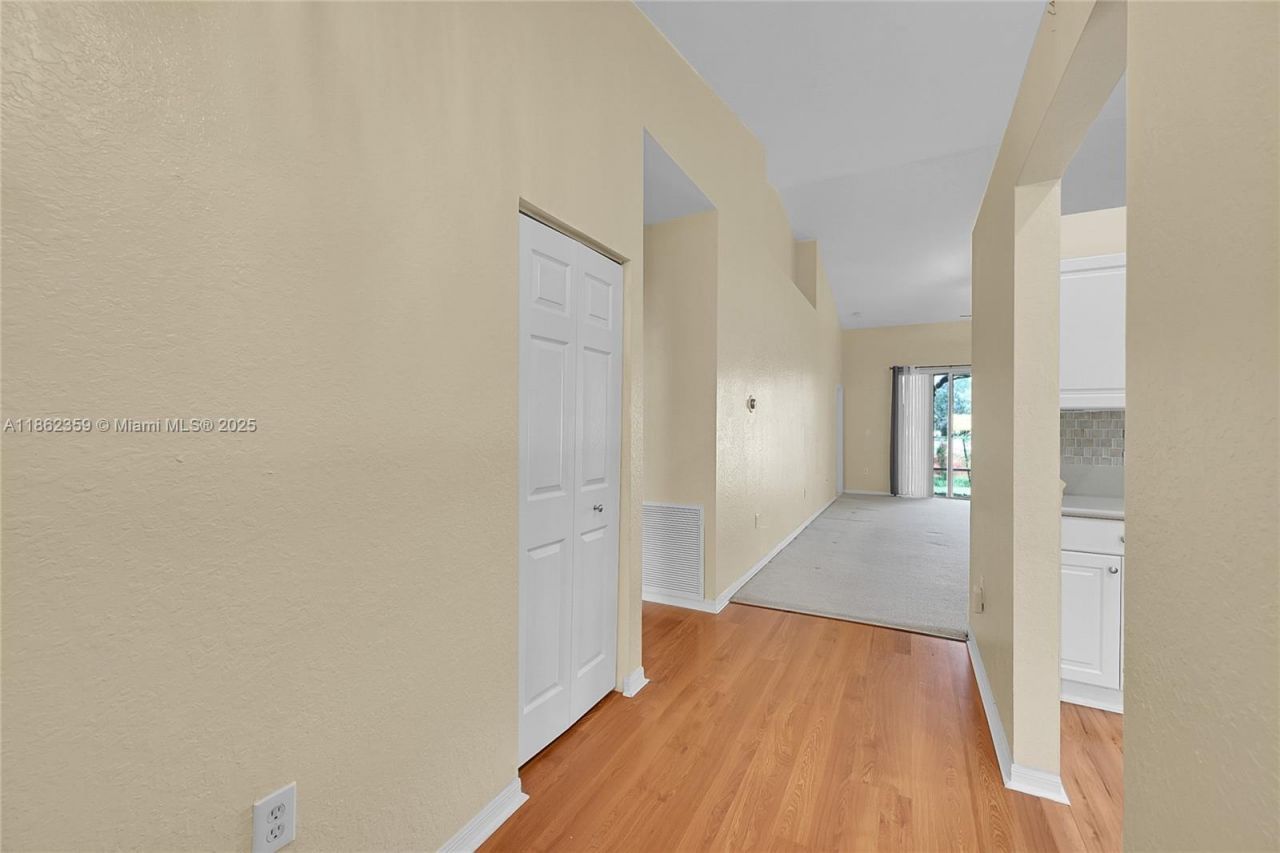 7401 S Aragon Blvd, Unit 5, Sunrise, FL 33313 Photo