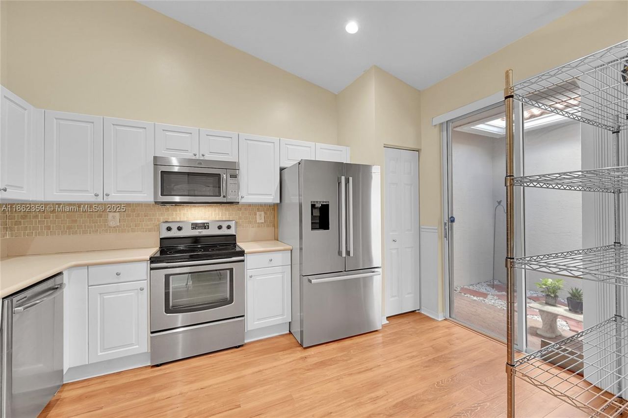 7401 S Aragon Blvd, Unit 5, Sunrise, FL 33313 Photo