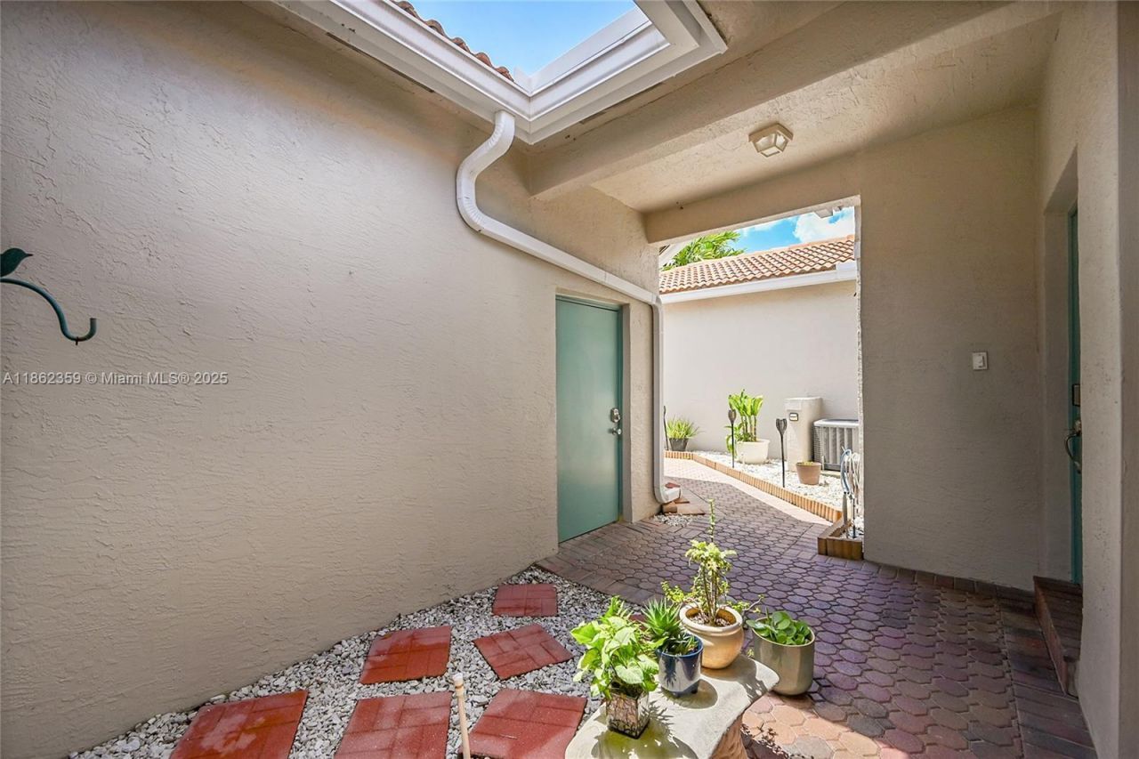 7401 S Aragon Blvd, Unit 5, Sunrise, FL 33313 Photo