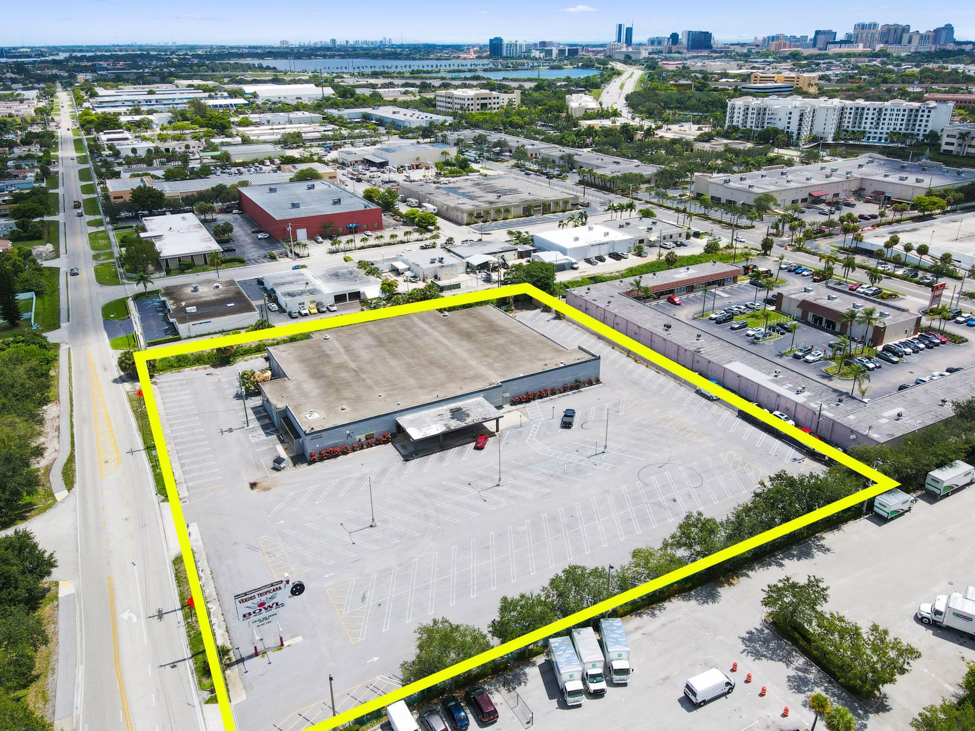 2500 N Florida Mango Road, West Palm Beach, FL 33409 Photo