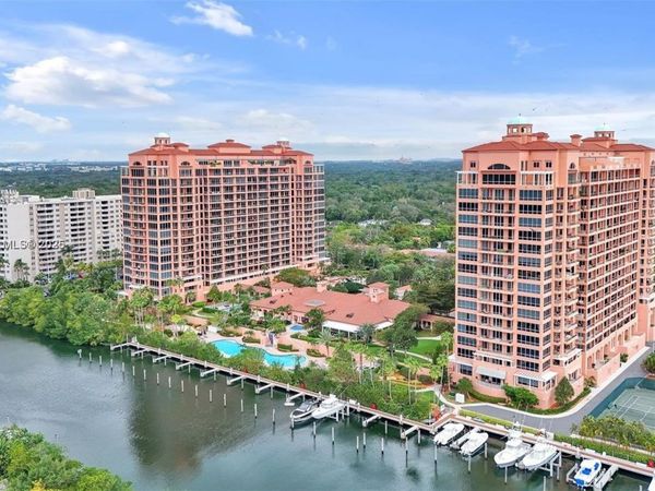 10 Edgewater Dr, Unit 4H, Coral Gables, FL 33133