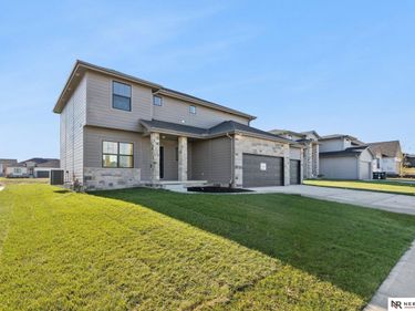12387 Fenwick Street, Papillion, NE 68046
