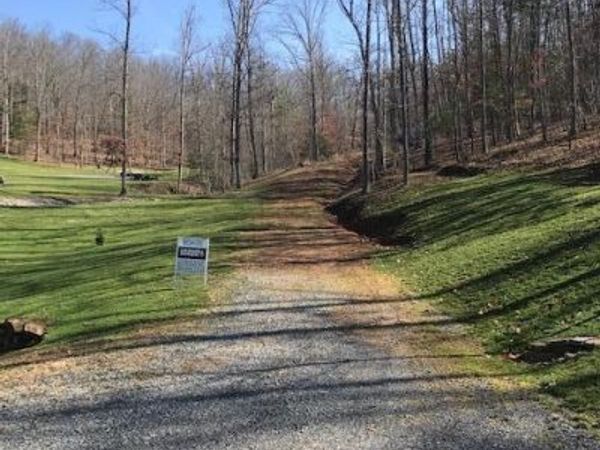 124 Stonehenge Parkway, Lewisburg, WV 24901