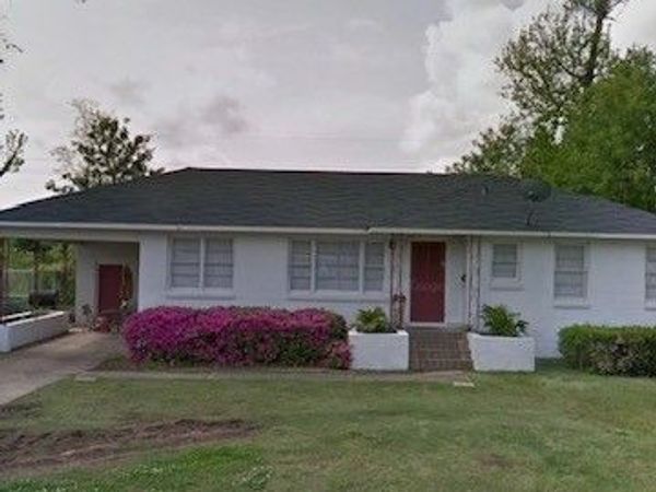 13 Parkwood Circle, Tuscaloosa, AL 35401