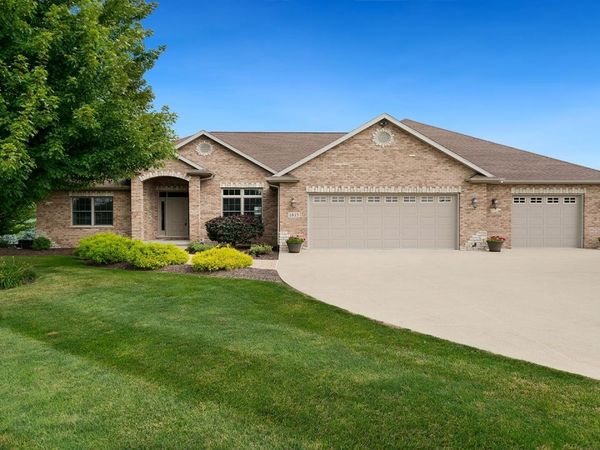 1815 White Pines, DIXON, IL 61021