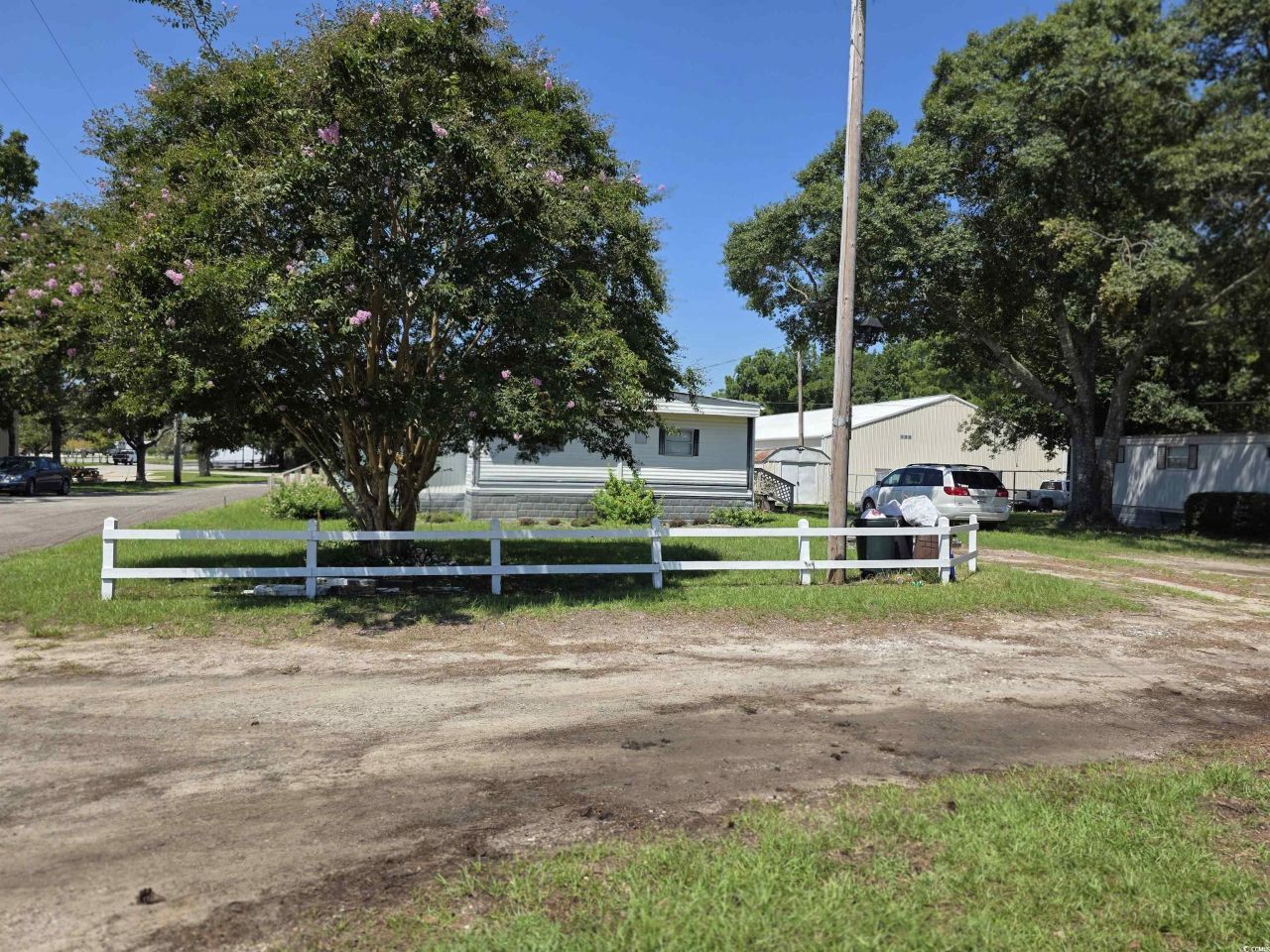 855 Nicholas St. Photo 12