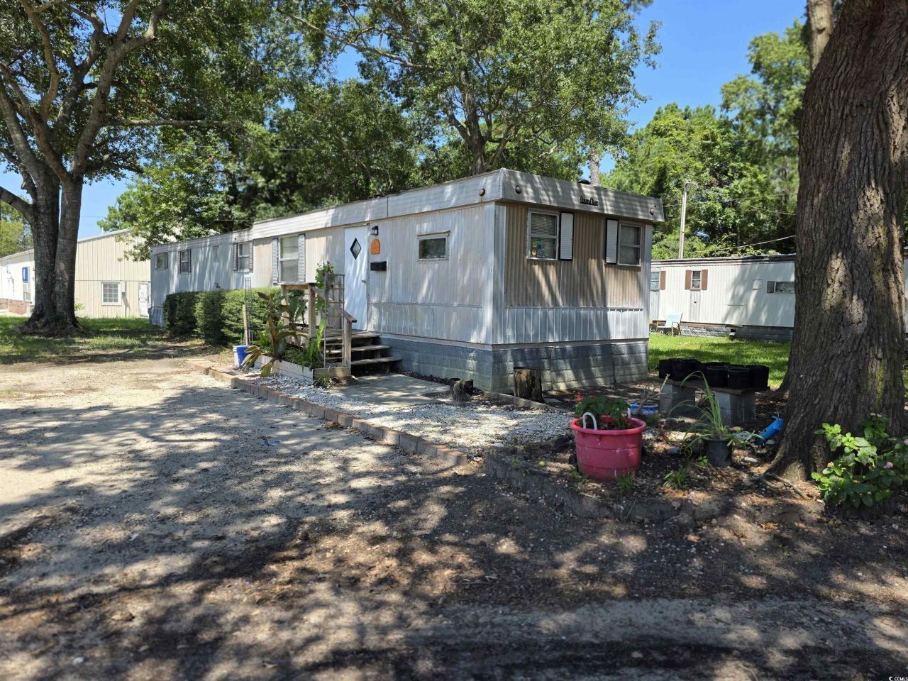 855 Nicholas St. Photo 13