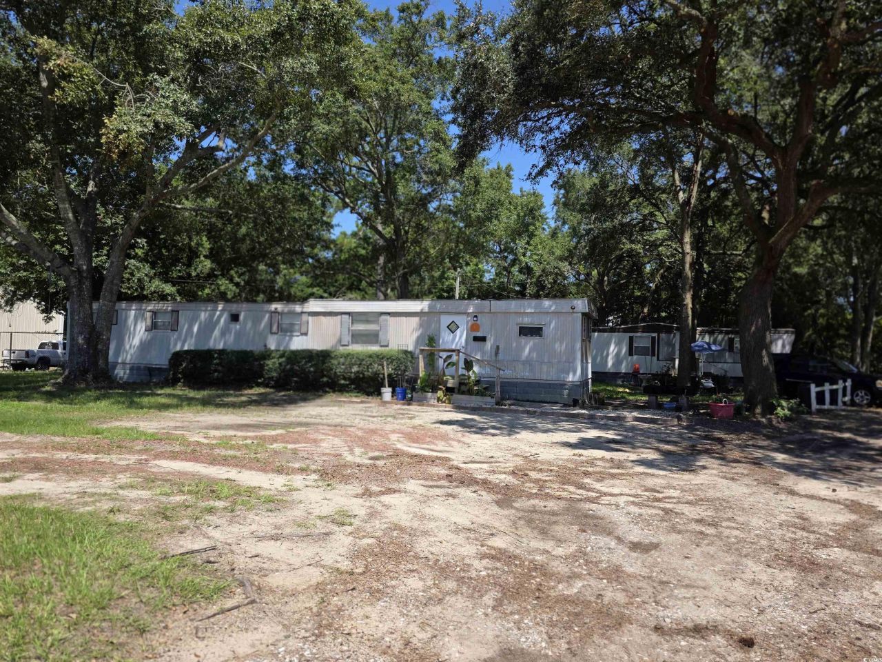 855 Nicholas St. Photo 21