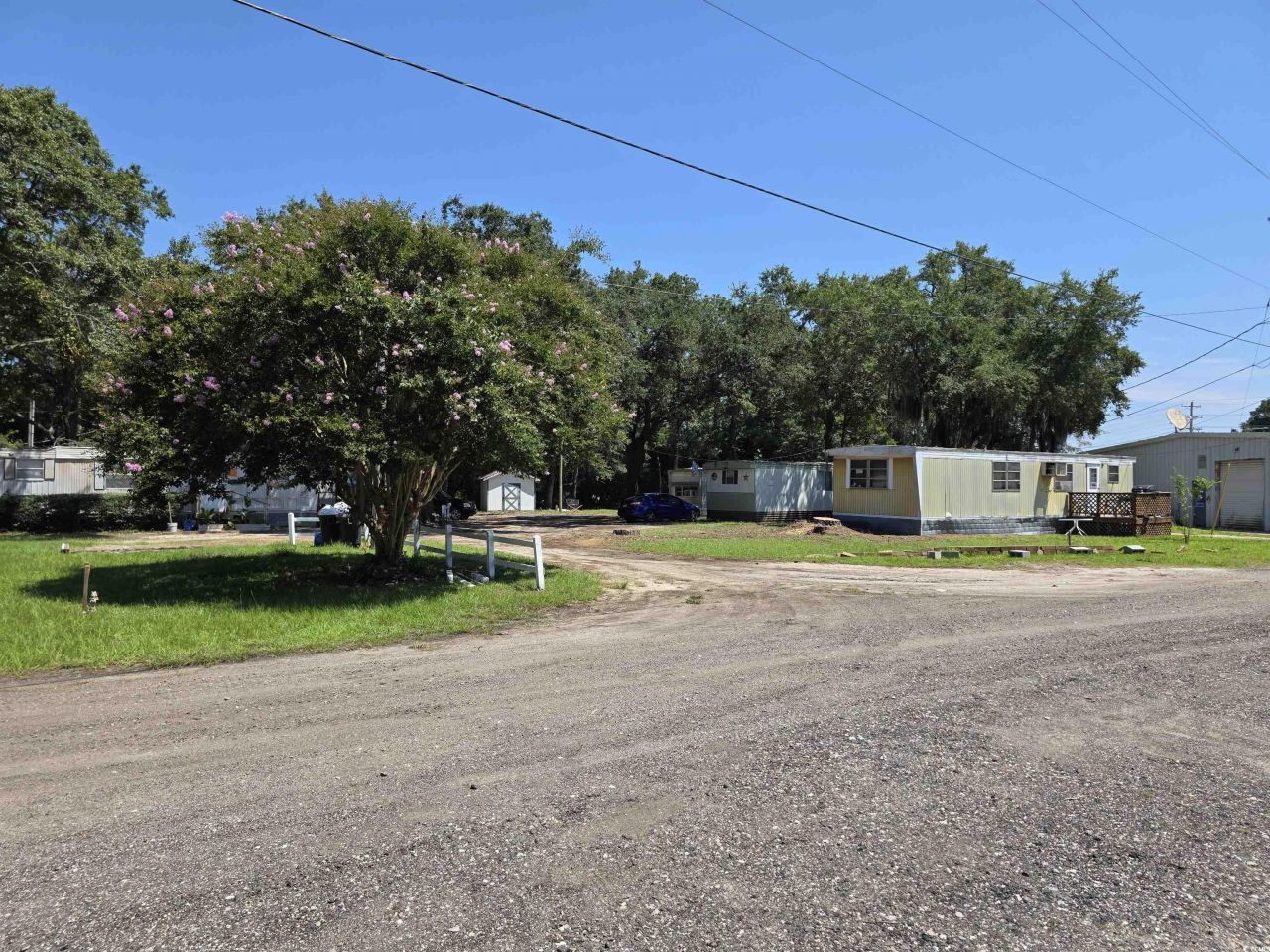 855 Nicholas St. Photo 3