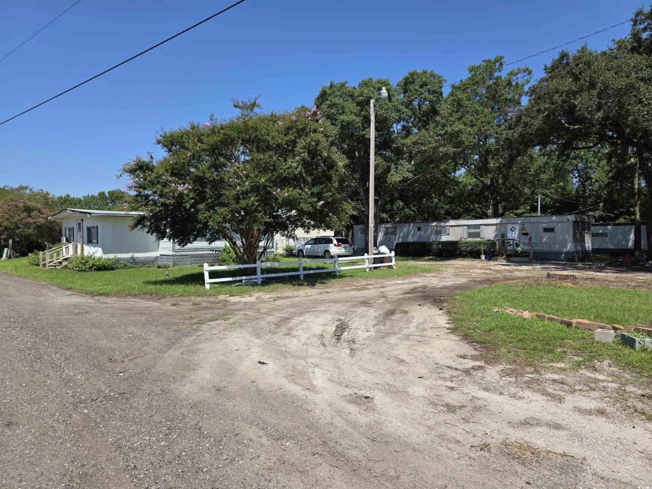 855 Nicholas St. Photo 4