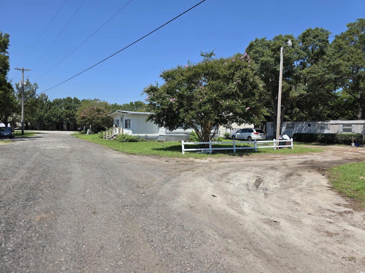 855 Nicholas St. Photo 6