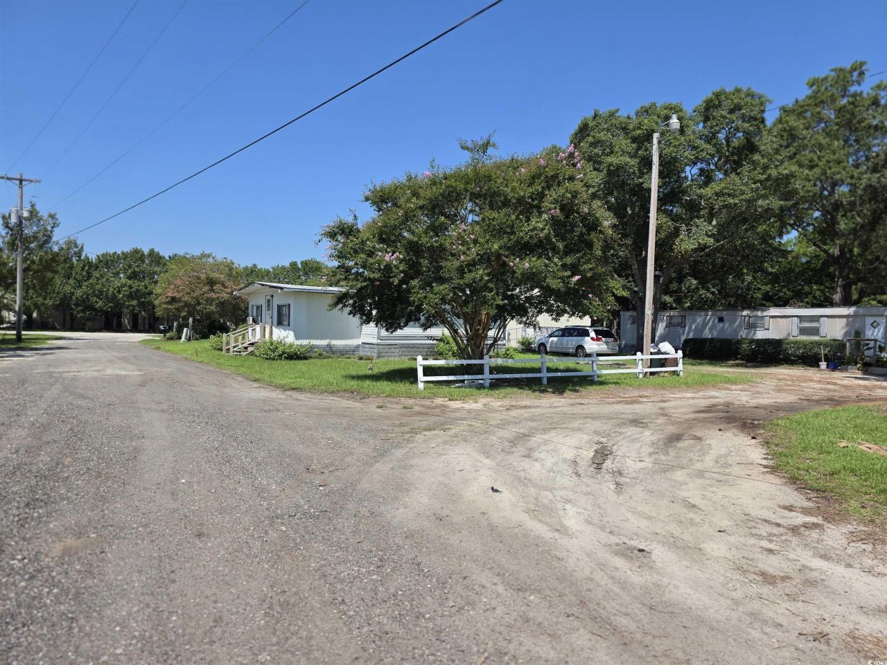 855 Nicholas St. Photo 7