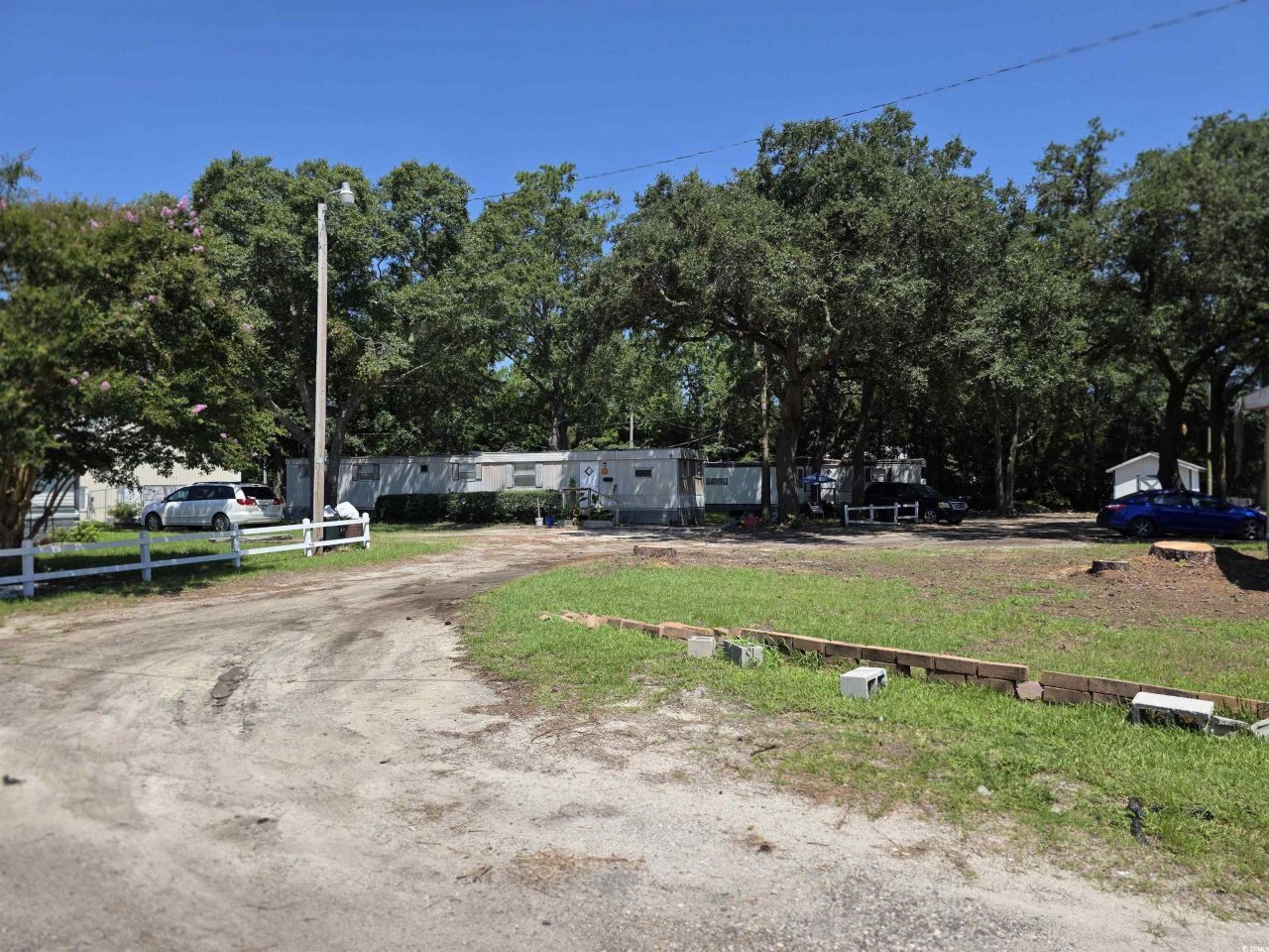 855 Nicholas St. Photo 8