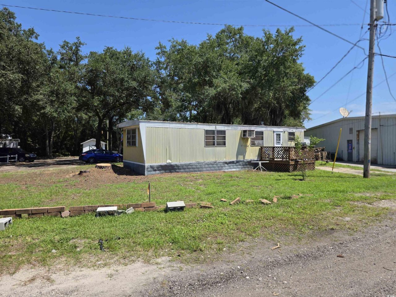 855 Nicholas St. Photo 9