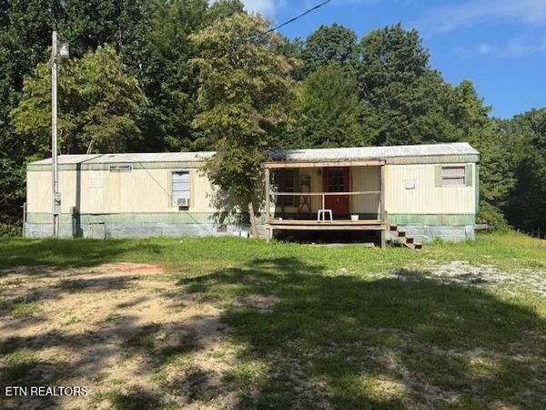 1022 Deer Lodge Hwy, Sunbright, TN 37872