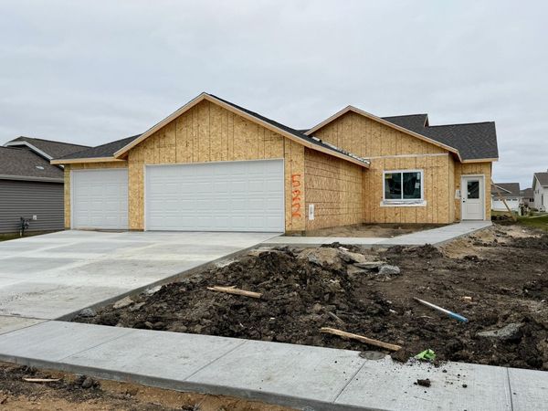 522 Westview Lane E, West Fargo, ND 58078